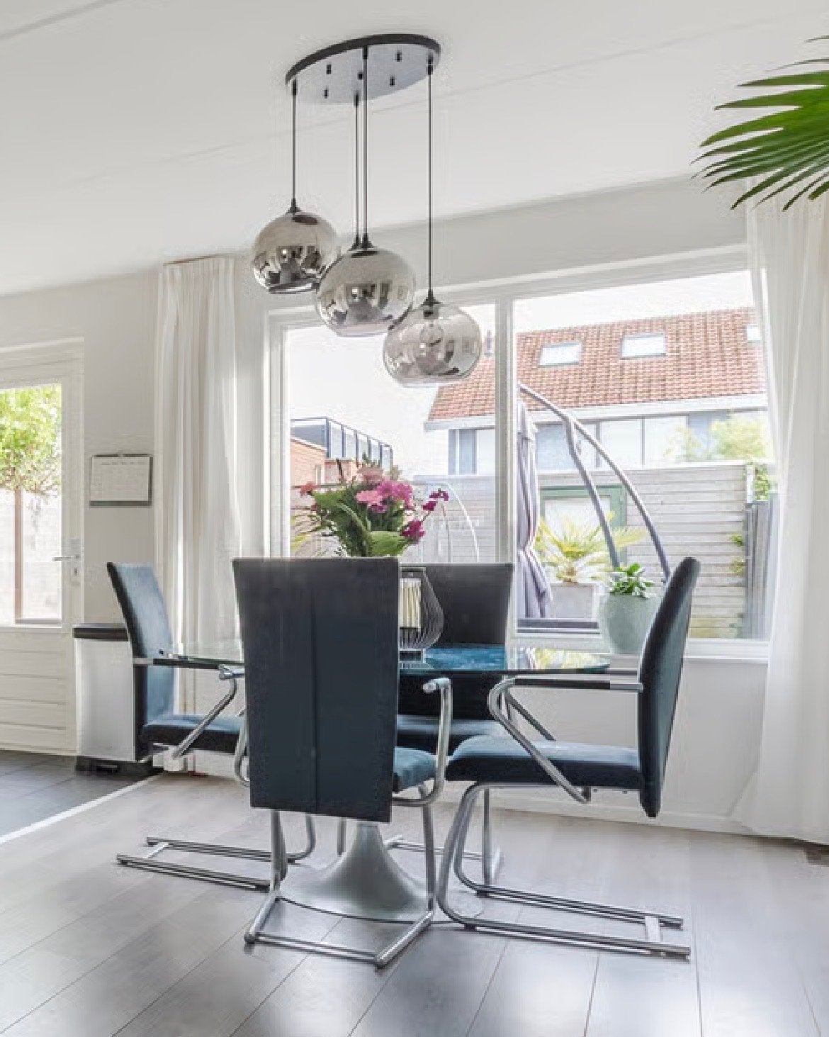 Gratis af te halen .ronde glazen eettafel met 4 stoelen, Huis en Inrichting, Ophalen, Gebruikt, 100 tot 150 cm, Rond