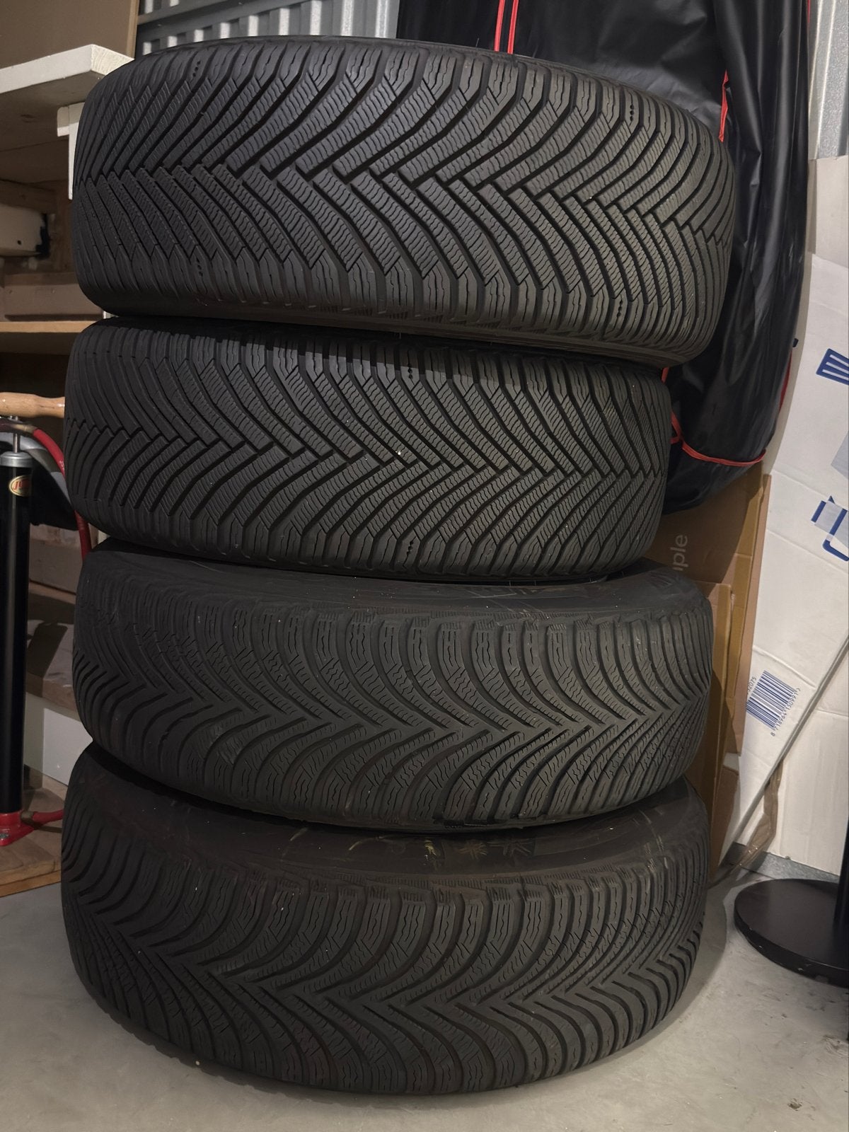 Winterbanden michelin Alpine 5 en 7 (17 inch,215 mm), Auto-onderdelen, Banden en Velgen, Ophalen, 215 mm, Banden en Velgen, 17 inch