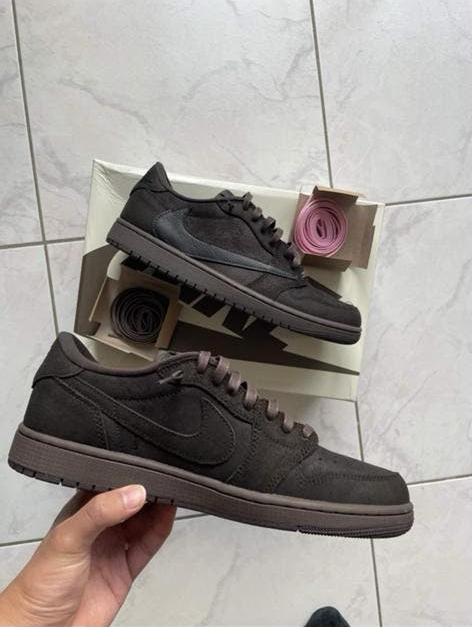 Travis Scott Air Jordan 1 Mocha Bruin Maat 44, Kleding | Heren, Schoenen, Zo goed als nieuw, Zwart, Ophalen of Verzenden