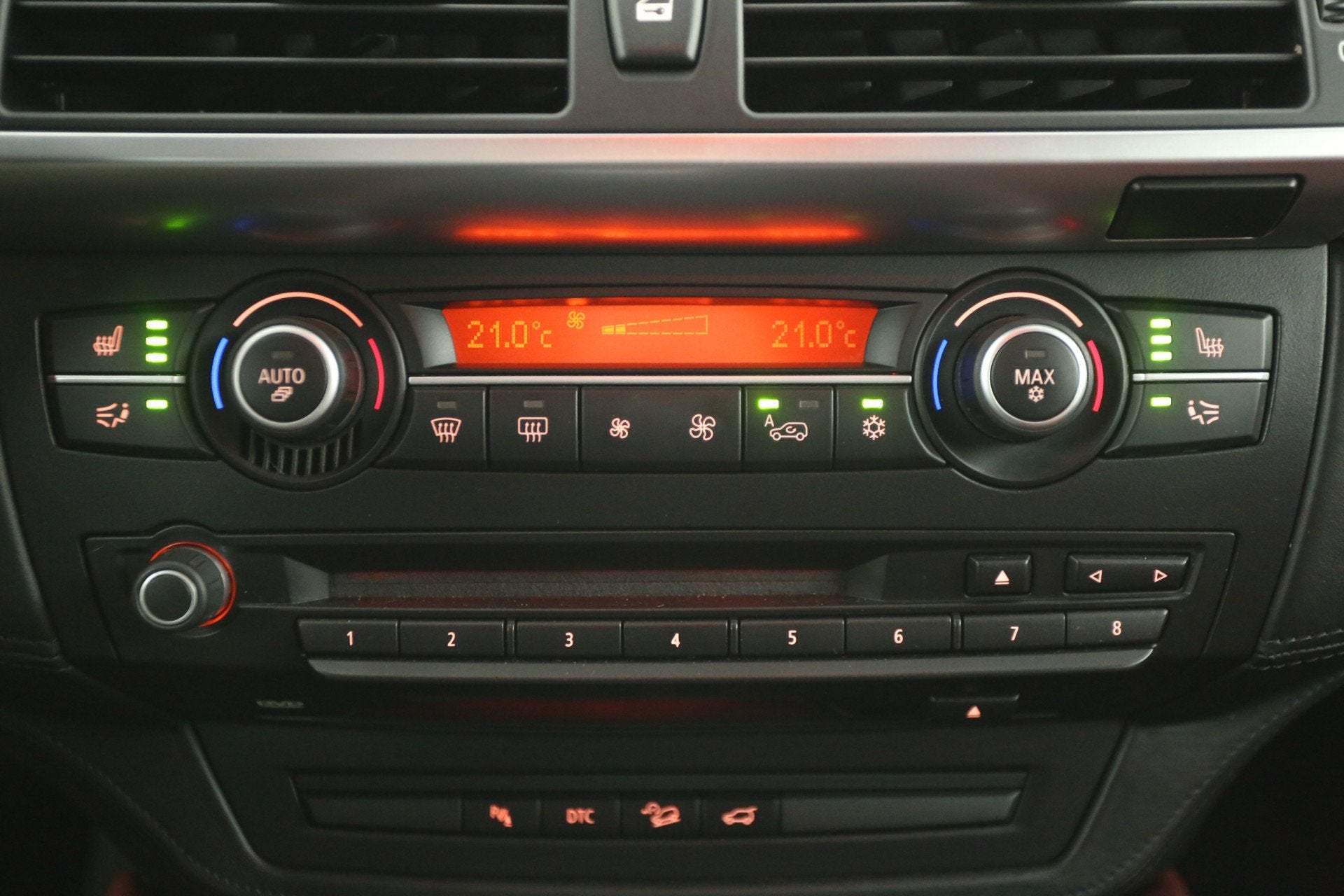Foto 32 van BMW X6 xDrive High Executive 408PK | Youngtimer | Camera | M
