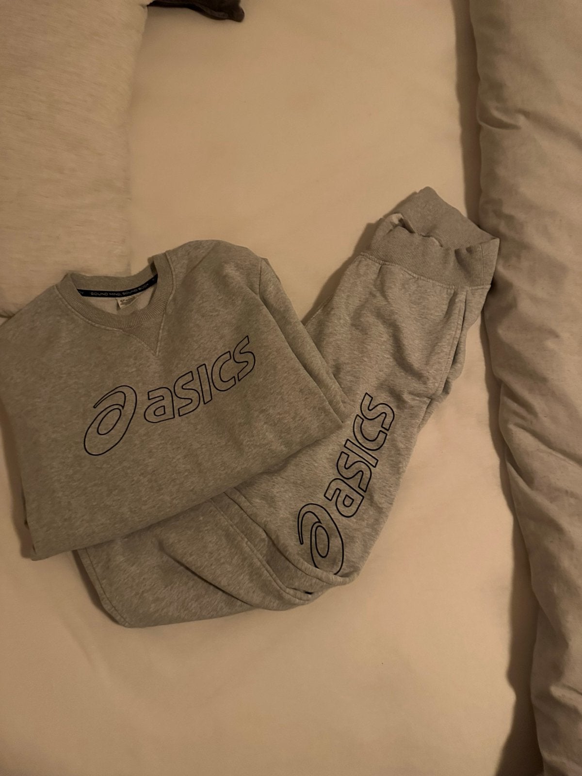 Asics trainingspak - Grijs (trui en broek) maat m, Ophalen of Verzenden, Zo goed als nieuw