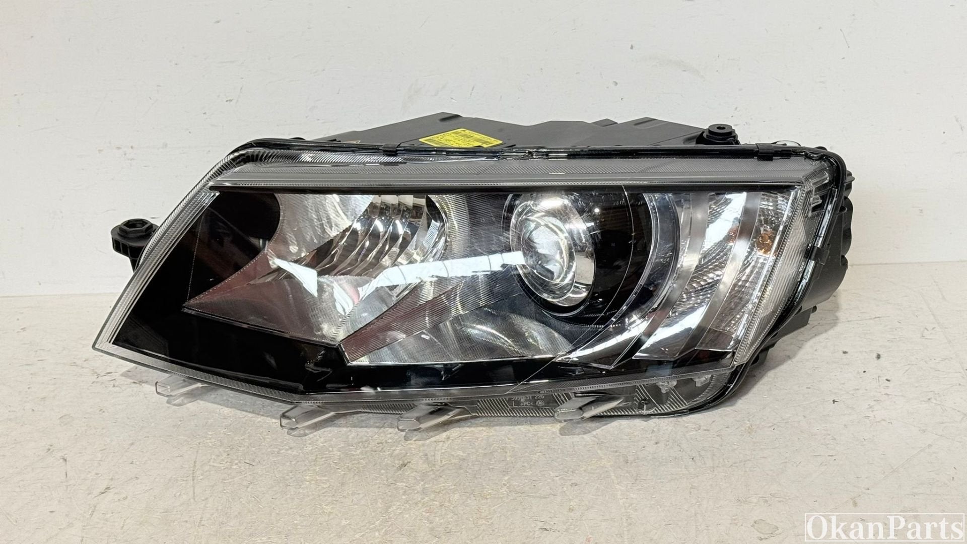 Skoda Octavia III D3S Xenon linker koplamp links 5E1941017A