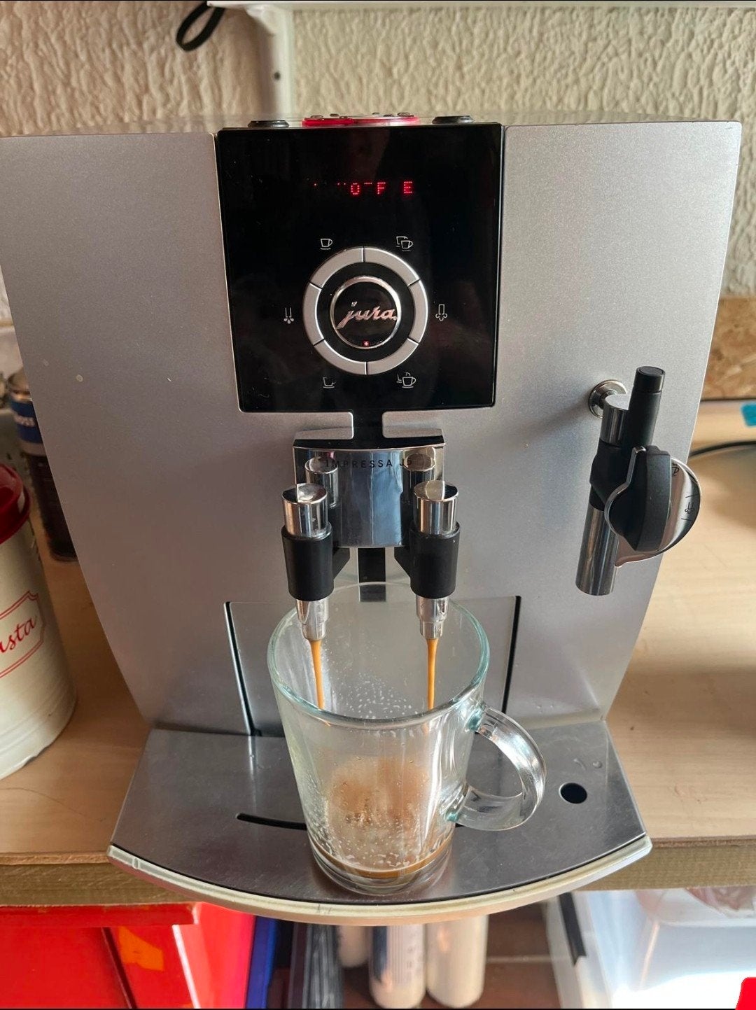 Jura impressa J5 One Touch volautomatische koffiemachine, Gebruikt, Koffiemachine, 2 tot 4 kopjes, Afneembaar waterreservoir