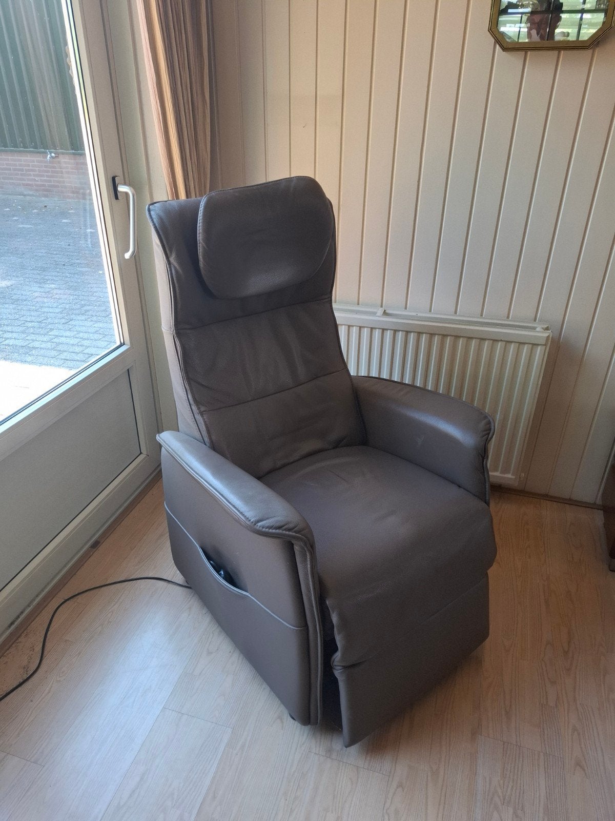Zo goed als nieuwe leren elektrische relaxfauteuil, Ophalen, Zo goed als nieuw, 50 tot 75 cm, Leer