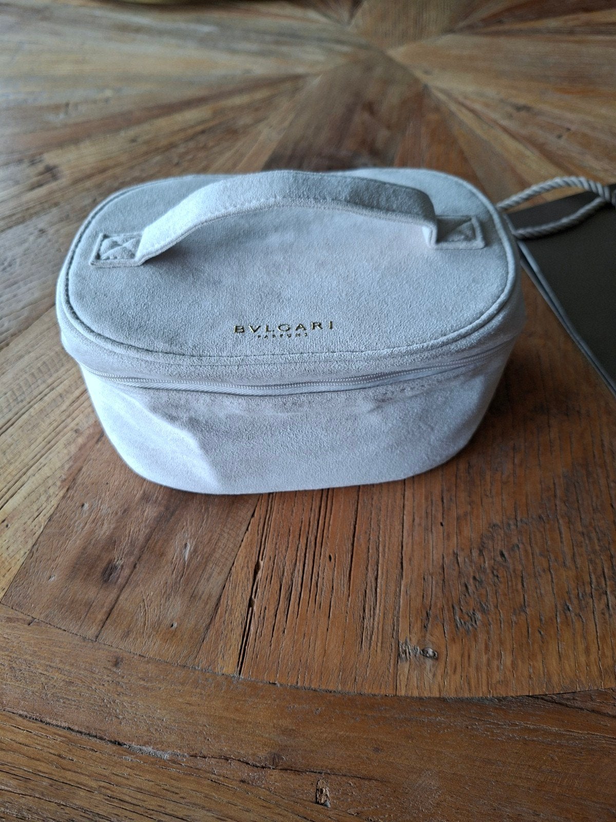 BVLGARI Make-up tasje NIEUW, Ophalen of Verzenden, Nieuw, Beige, Softcase