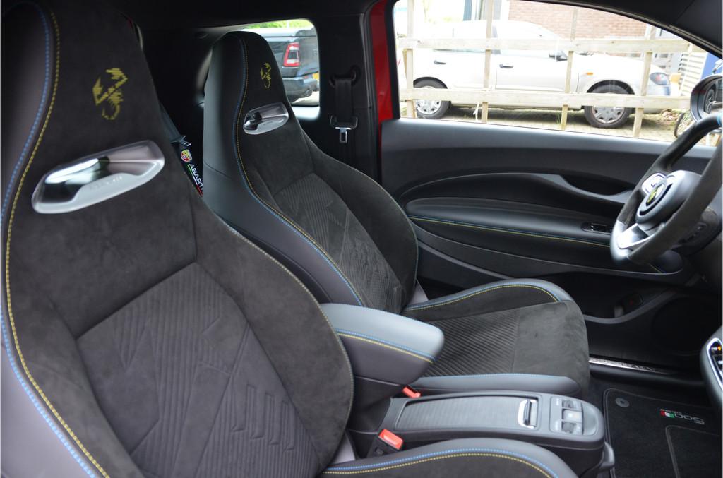 Fiat 500 Abarth Turismo 42 kWh Pano, 18" Alu, Met motorgelui, 12 maanden, Zwart, 4 stoelen, Leder en Stof
