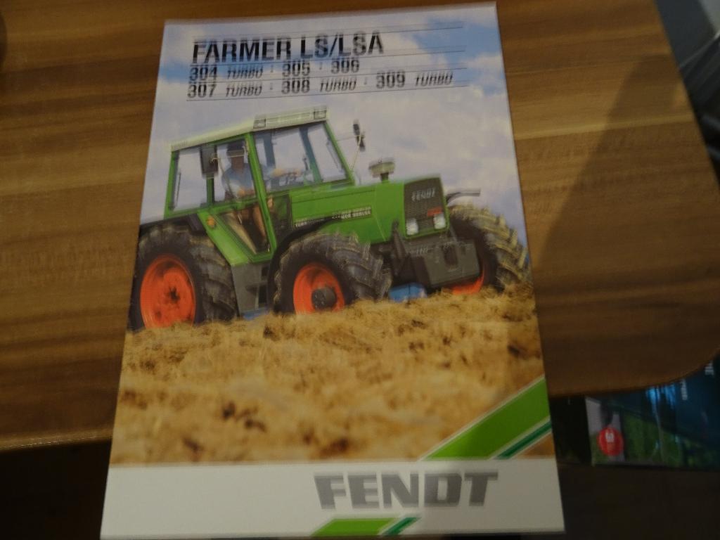 Twee fendt Famer LS/LSA Folders, Ophalen of Verzenden, Zo goed als nieuw, Folder