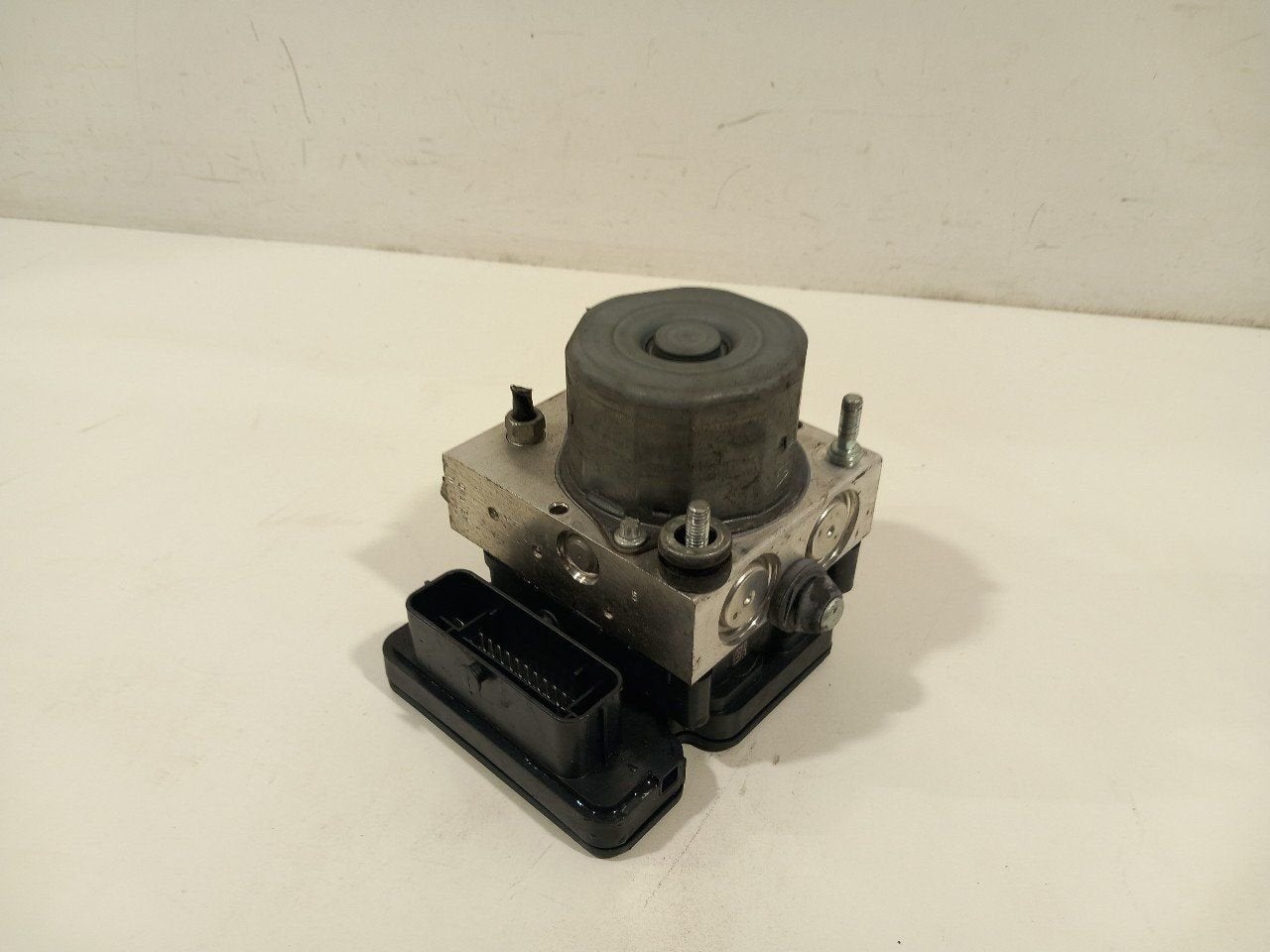 Abs pomp Opel Corsa, Auto-onderdelen, Onderdelen@venauto.nl, Van der Ven Autorecycling B.V., Gebruikt, Ettenseweg 76, 4706 PB Roosendaal, The Netherlands