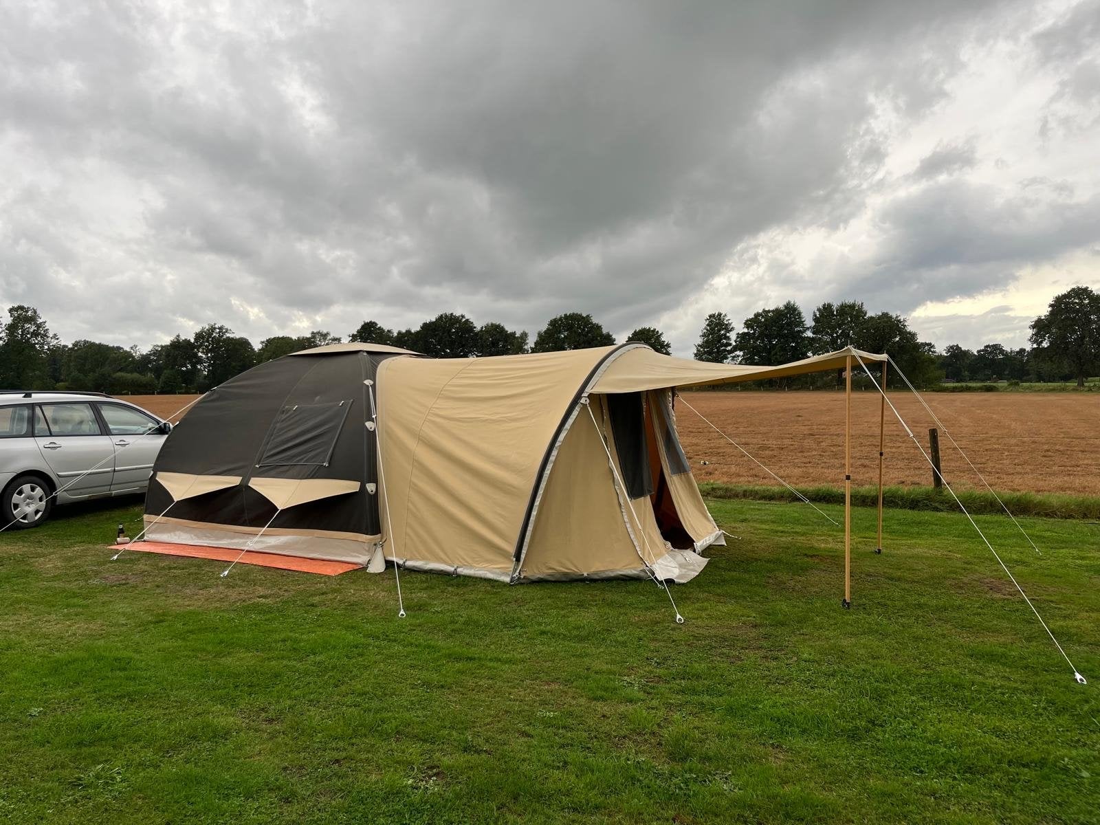 Ruime Karsten 2023, opblaastent 3x3  m + voortent met luifel, Caravans en Kamperen, Ophalen, Gebruikt, Tot en met 6
