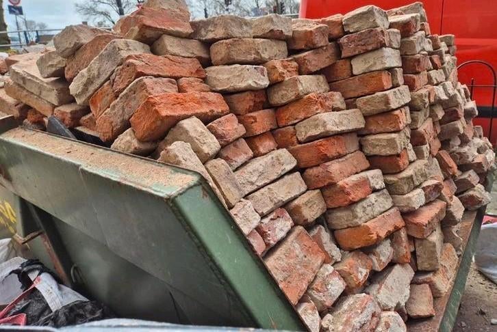 Oude rode stenen (ca.1000a1500 stuks), formaat ongv 18x9x5cm, Tuin en Terras, Ophalen, Gebruikt, Keramiek, Overige typen