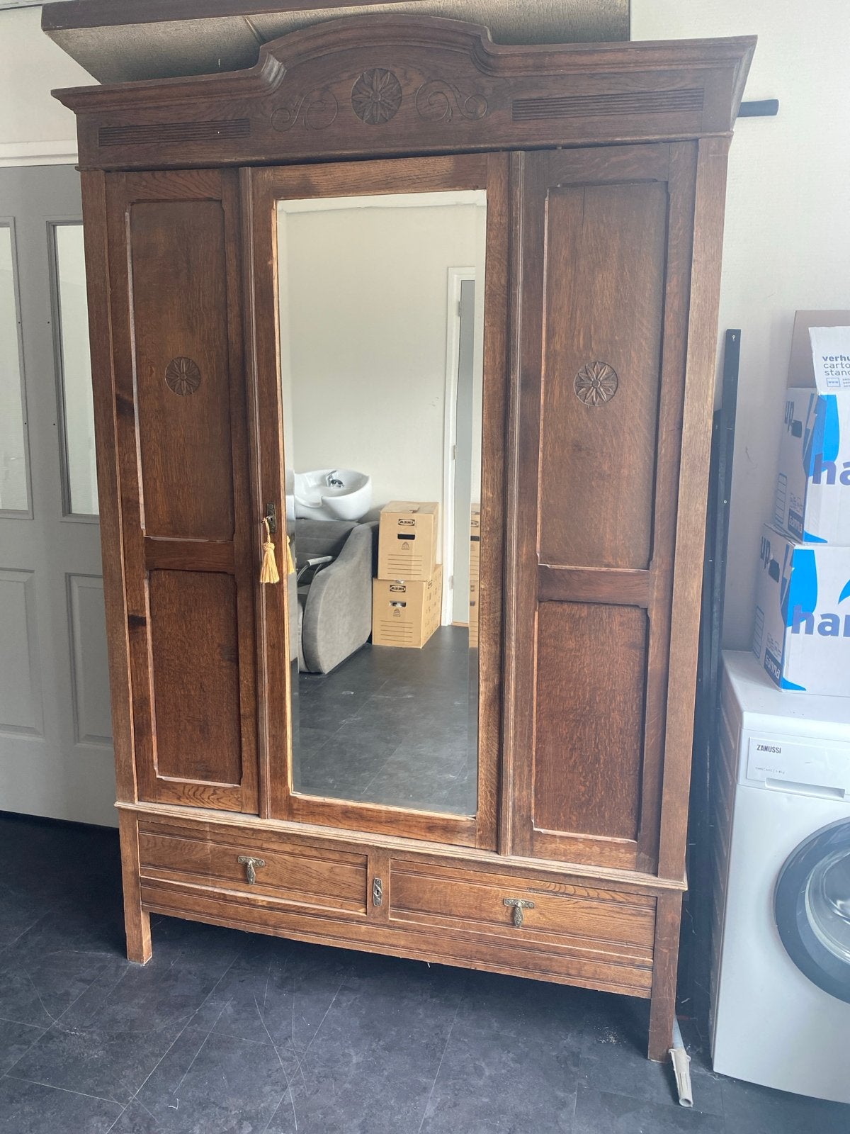 Eiken kast, dressoir en stoel, Ophalen