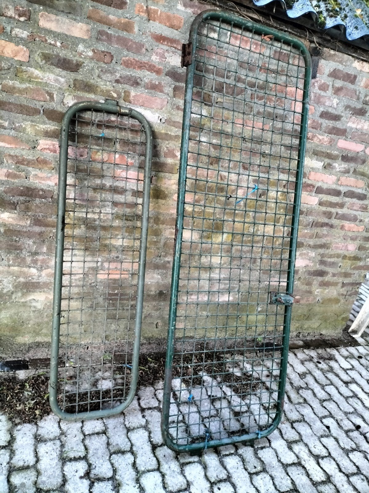 Hekwerk bulbar hek deur metaal gaas, Ophalen