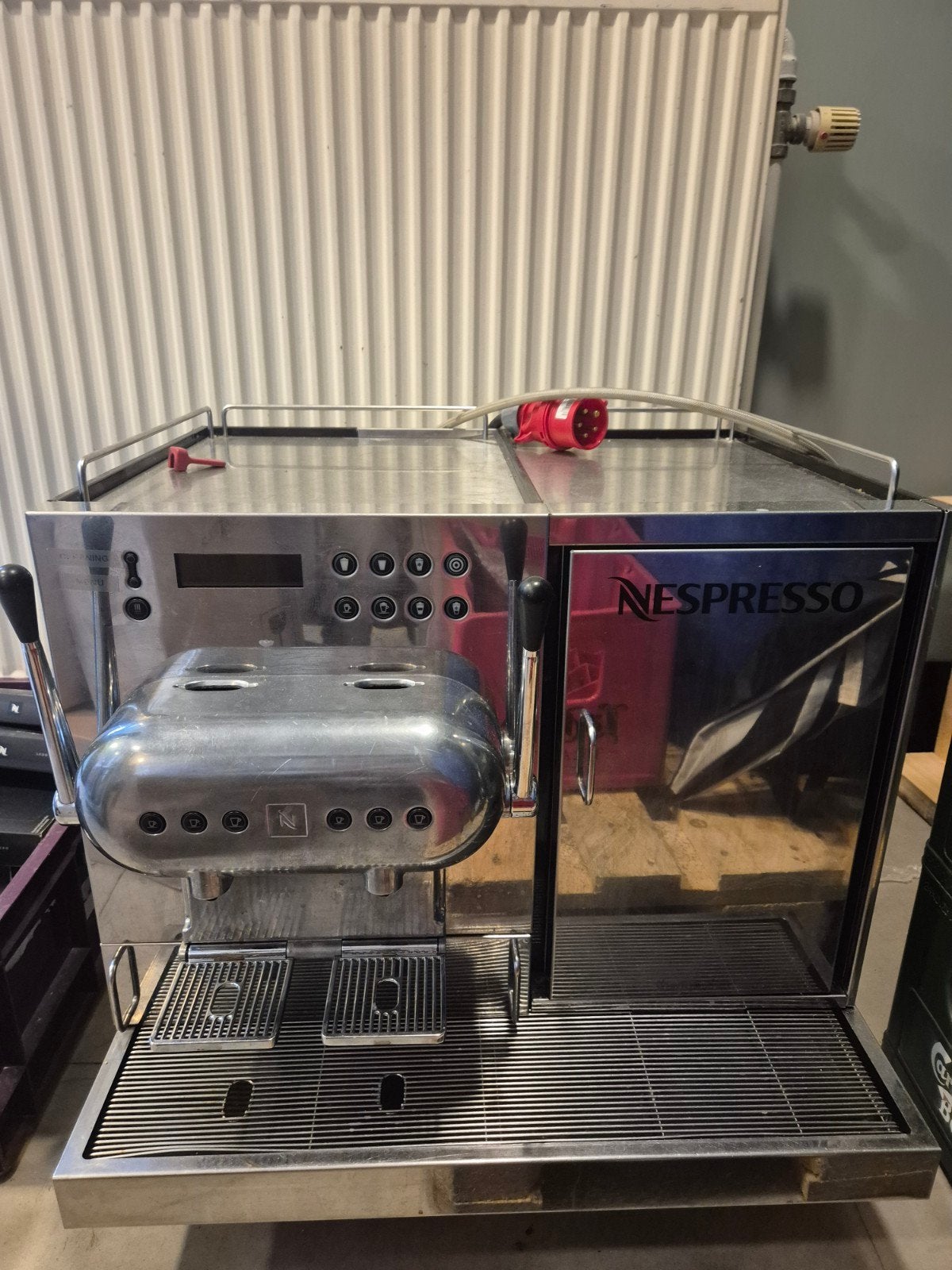 Nespresso professionele koffiemachine - professioneel, Witgoed en Apparatuur, Ophalen, Koffiepads en cups, Gebruikt, 10 kopjes of meer
