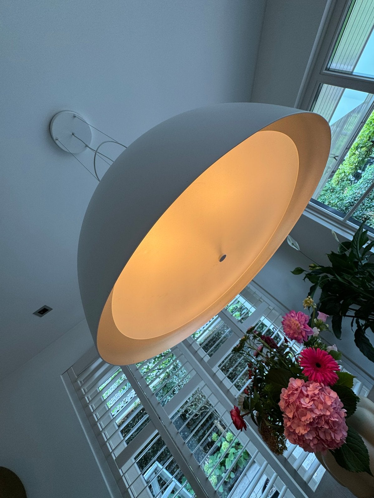 2 grote witte design hanglampen –ideaal boven lange eettafel, Huis en Inrichting, Ophalen of Verzenden, Zo goed als nieuw, Metaal