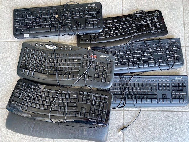 Toetsenborden Microsoft   6 stuks, Computers en Software, Ophalen of Verzenden, Qwerty, Gebruikt, Bedraad