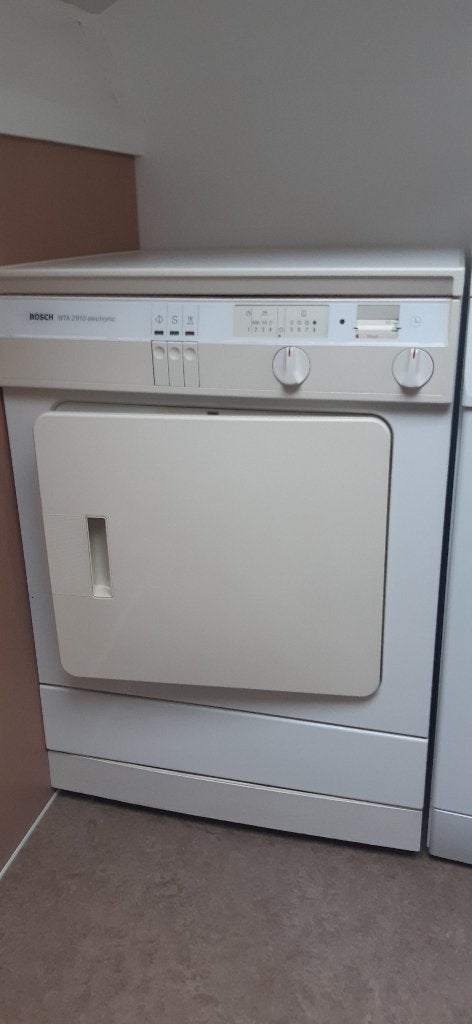 Nette en goedwerkende Bosch lucht wasdroger, Ophalen, 6 tot 8 kg, Gebruikt, Luchtafvoer