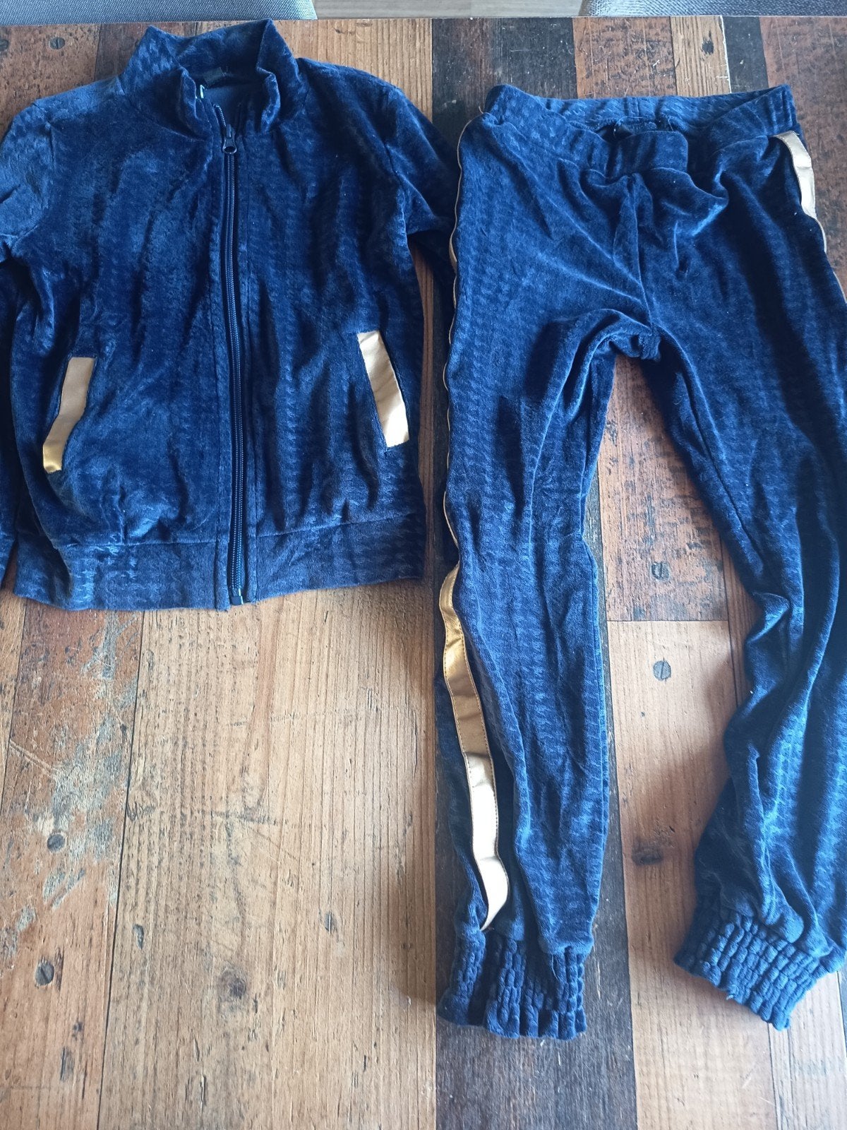Meisjes trainingspak maat 116 - Blauw velours met goud, Ophalen of Verzenden, Gebruikt, Meisje, Setje
