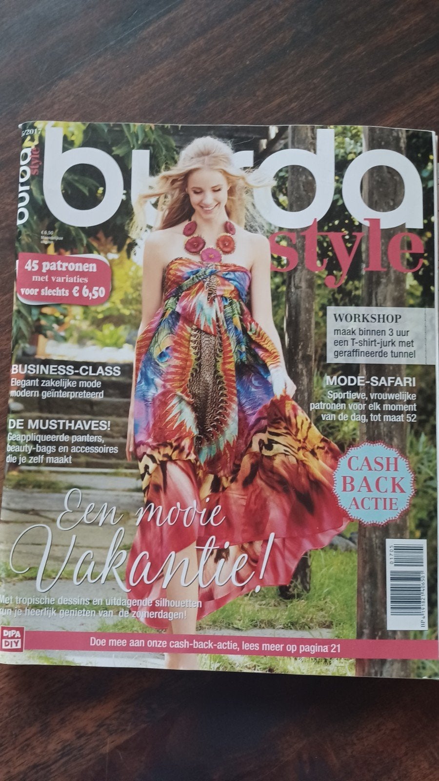 Burda, vrouwelijke zomermode naaien, Ophalen of Verzenden, Zo goed als nieuw, Vrouw, Burda