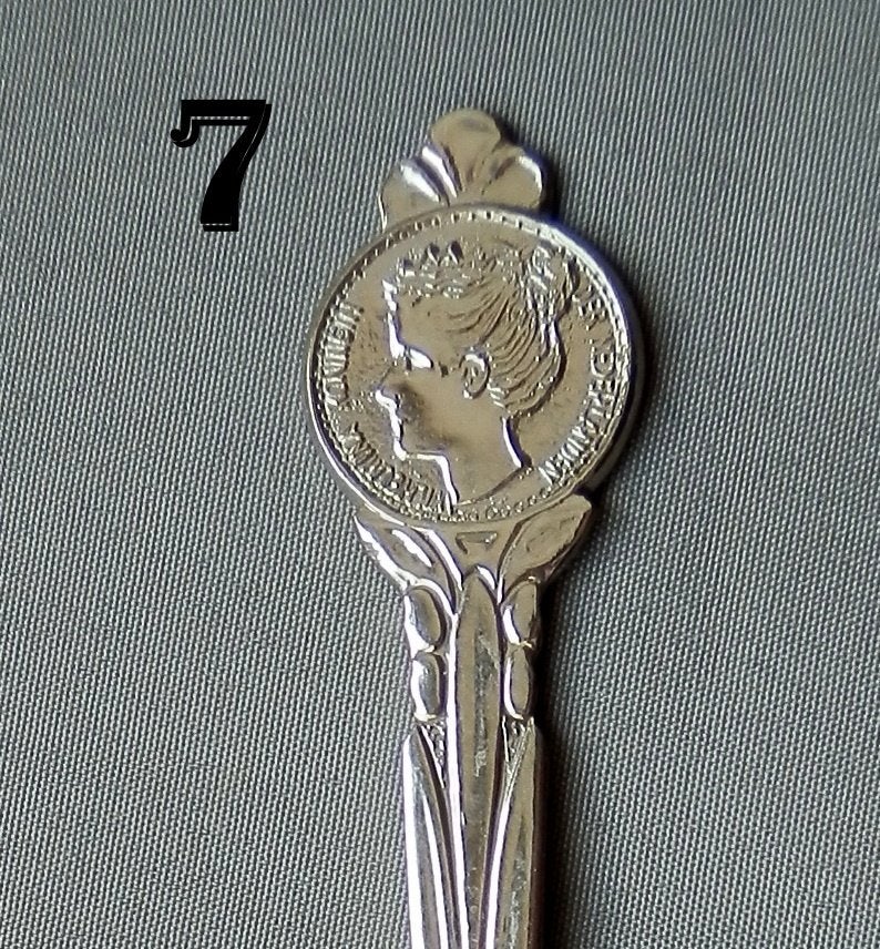 Te54 theelepeltje kwf koningin wilhelmina ( 10 cents )  -, Ophalen of Verzenden, Zo goed als nieuw, Overige materialen