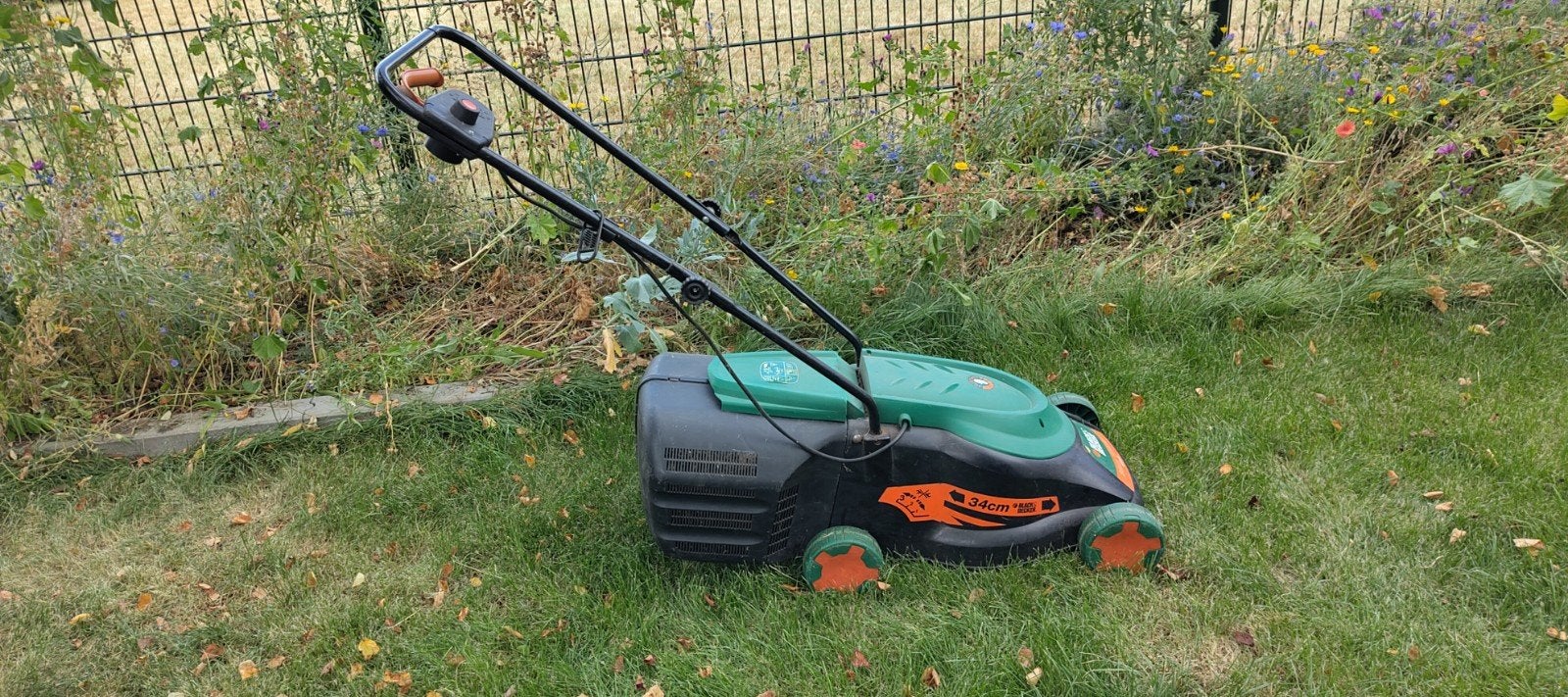 Black & Decker GR345 Elektrische Grasmaaier 34cm 1000W, Ophalen, Cirkelmaaier, Elektrische grasmaaier, 30 t/m 39 cm