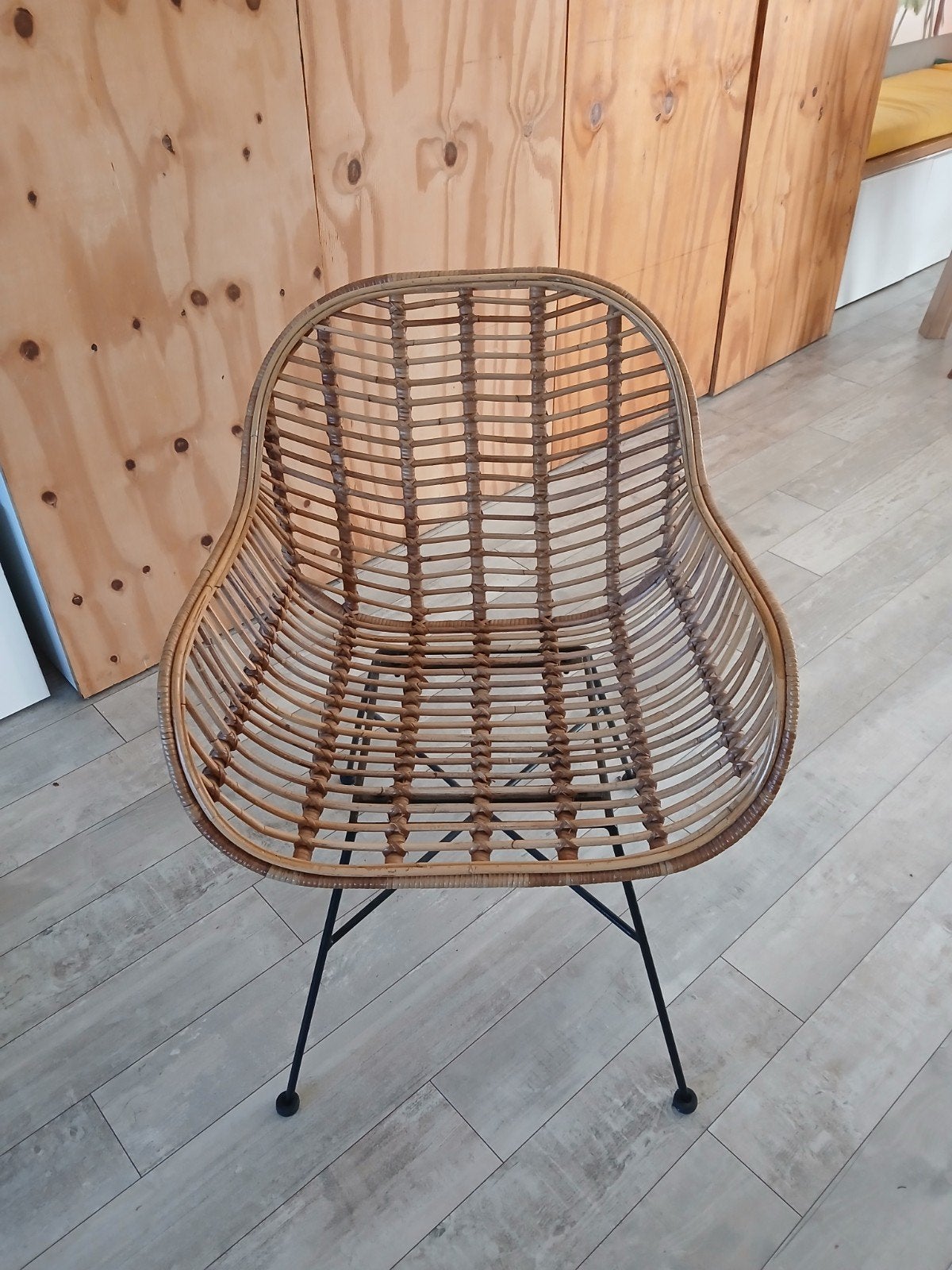 Stevige Rotan stoel met metalen onderstel, Ophalen, Bruin, Zo goed als nieuw, Eén