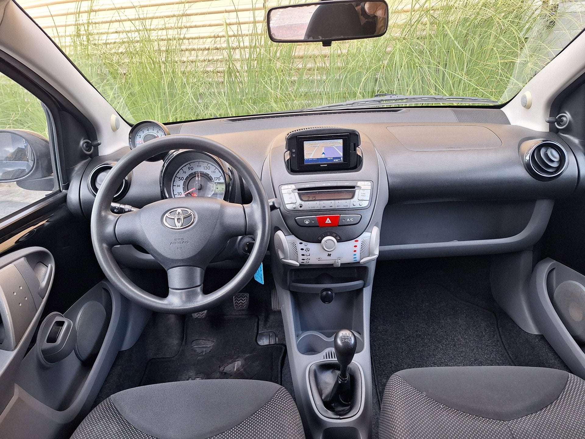Toyota Aygo | 1.0-12V Dynamic Navigator | Airco | Navigatie, Auto's, Voorwielaandrijving, Euro 5, 4 stoelen, Origineel Nederlands
