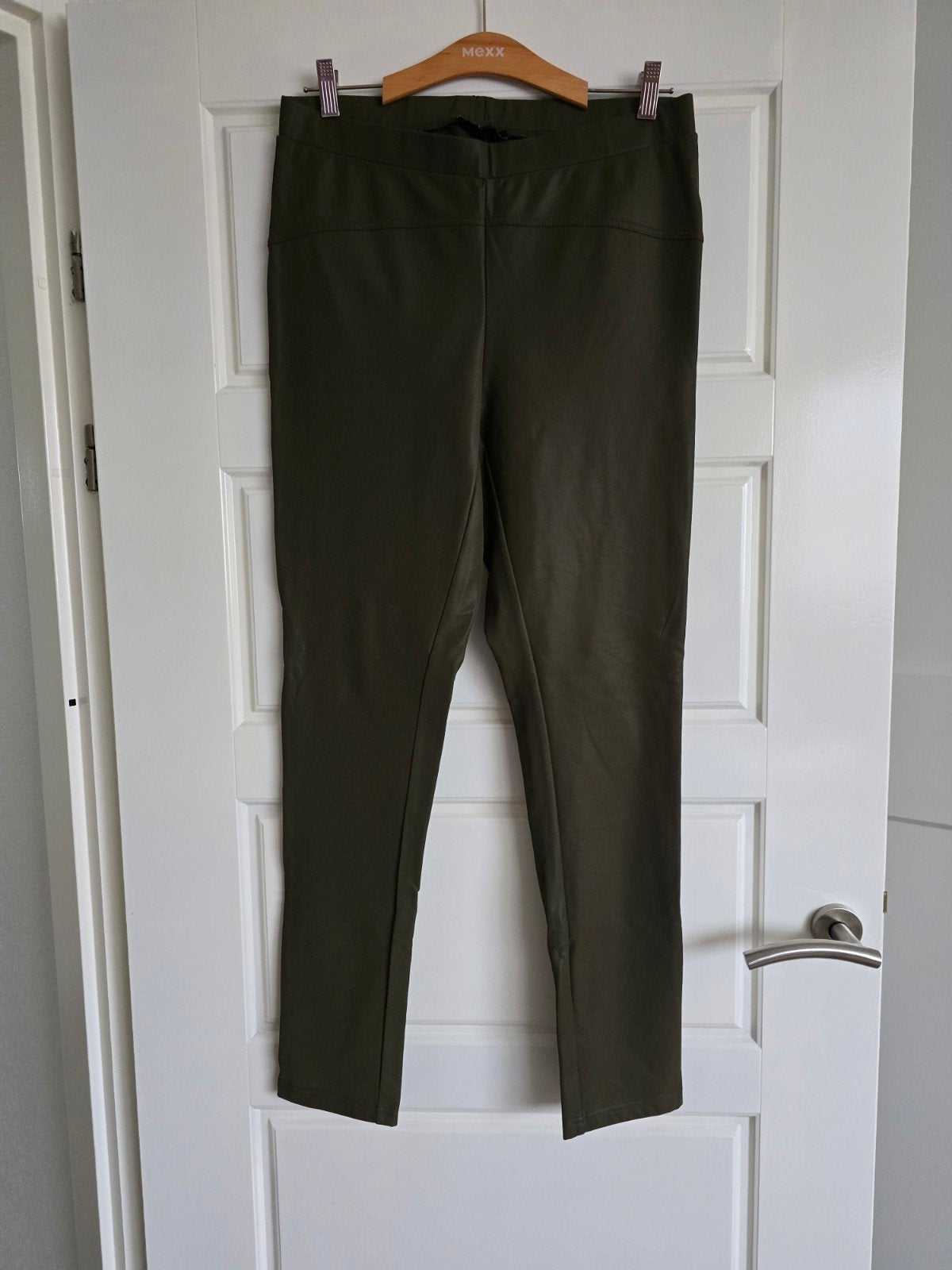 Te koop nieuwe groene dames broek, merk G-Maxx, maat 40, de, Maat 38/40 (M), Nieuw, Ophalen of Verzenden, Lang