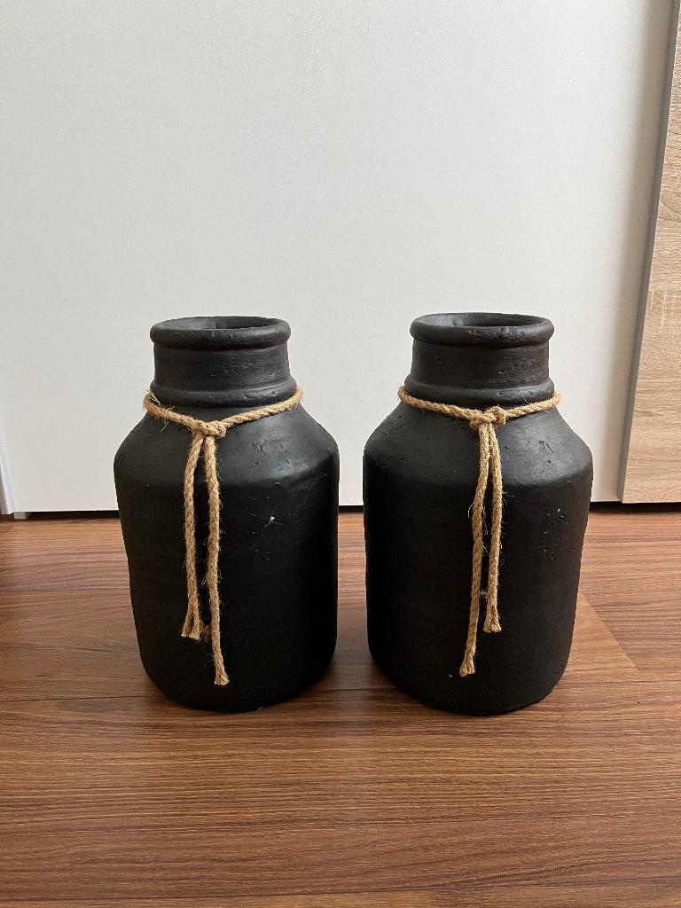 Zwarte stenen vazen met touw (set van 2), Antiek en Kunst, Curiosa en Brocante, Ophalen of Verzenden