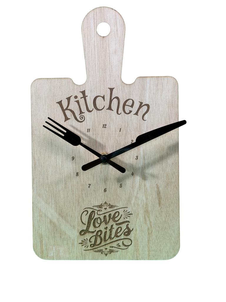 Houten Keukenklok - Snijplank Design met Bestek Wijzers, Huis en Inrichting, Woonaccessoires | Klokken, Ophalen of Verzenden, Nieuw
