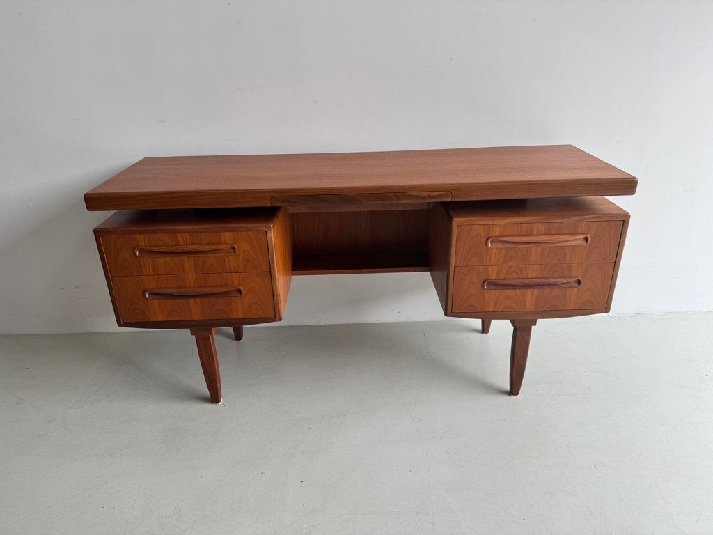Vintage bureau van G-Plan by V.Wilkins., Verzenden, Zo goed als nieuw