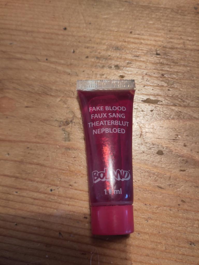 Nep bloed, Ophalen of Verzenden, Zo goed als nieuw, Handen en Nagels
