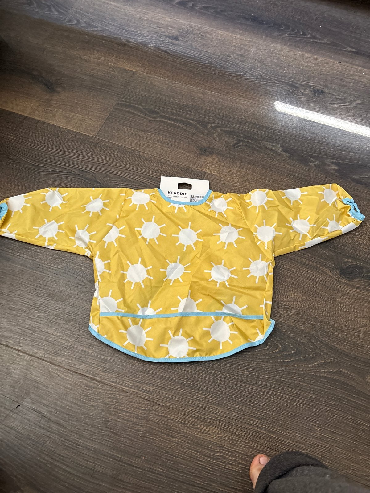 IKEA KLADDIG Kliederschort met lange mouwen - Geel/Zon, Ophalen of Verzenden, Nieuw, Jongetje of Meisje
