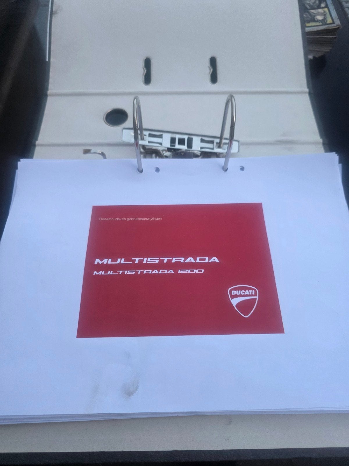 Ducati Multistrada 1200 Onderhoudsboekje, Ophalen