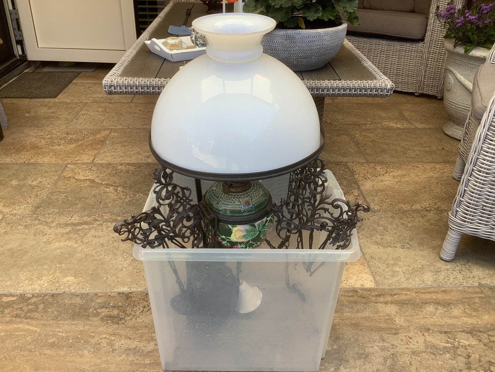 Tekoop oude olielamp, Ophalen