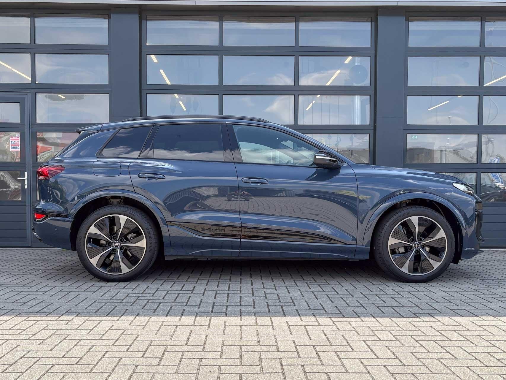 Audi Q6 e-tron quattro 388pk S edition 100 kWh | Trekhaak We, Auto's, Automaat, 12 maanden, Gebruikt, Blauw