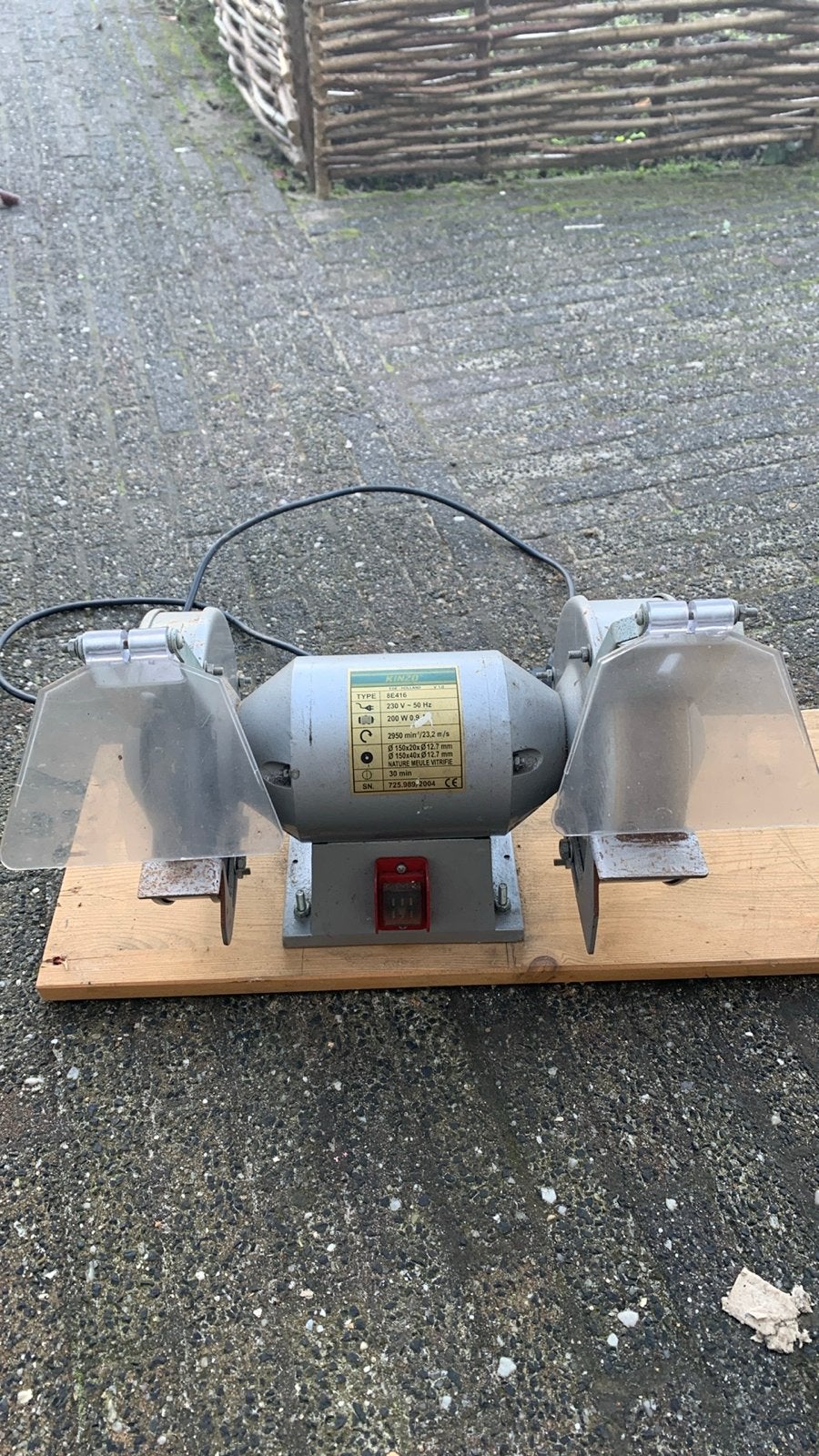 Kinzo Werkbankslijpmachine 200W - Type 8E416, Doe-het-zelf en Verbouw, Ophalen, Gebruikt, Minder dan 700 watt, Werkbankslijpmachine