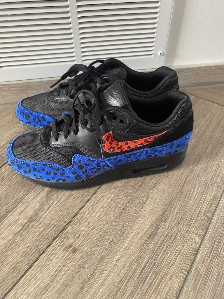 Nike Air Max 1 Panterprint - Zwart/Blauw/Rood, Kleding | Dames, Schoenen, Ophalen of Verzenden, Zo goed als nieuw, Zwart, Sneakers of Gympen