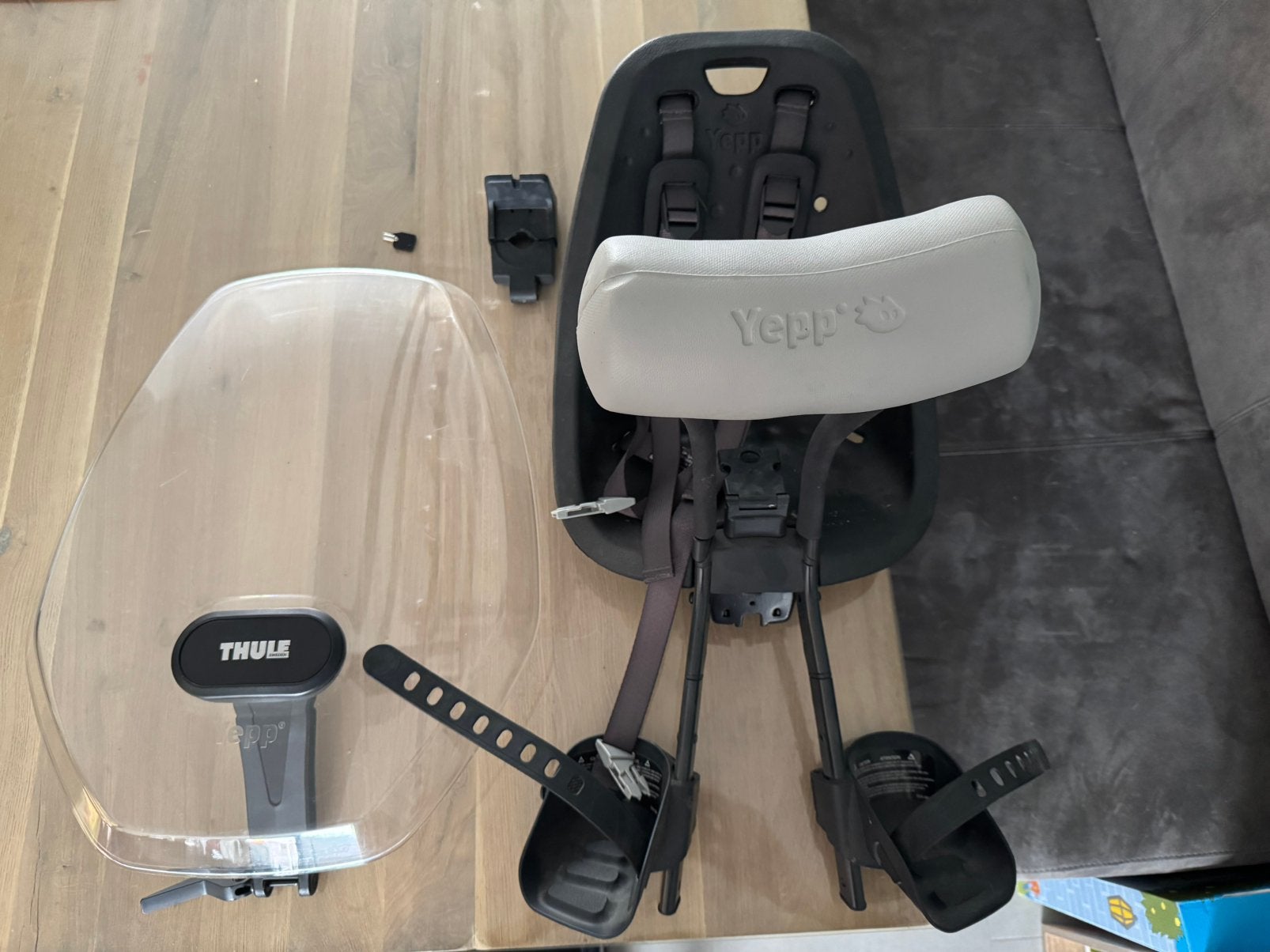 Yepp mini fietsstoeltje met windscherm en sleuteltje, Ophalen, Zo goed als nieuw, Voorzitje, Voetsteuntjes