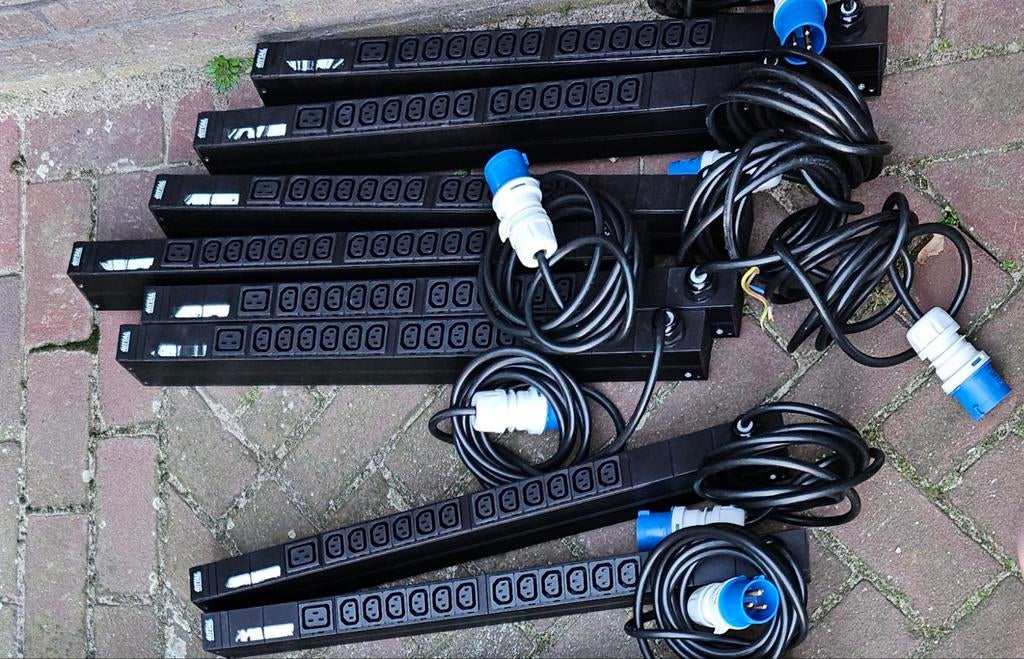 6x Rittal DK 7979.110 PDU Basic., Computers en Software, Pc- en Netwerkkabels, Ophalen of Verzenden