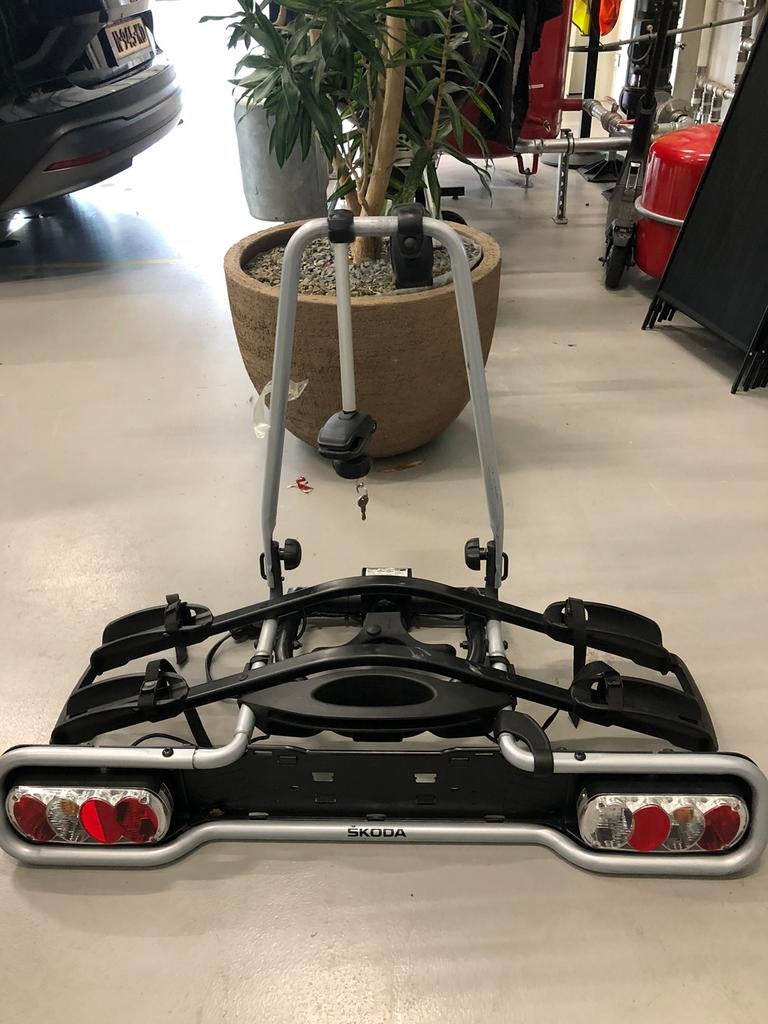 Thule EuroRide 940 fietsendrager (2 fietsen – scherpe prijs, Auto diversen, Fietsendragers, Ophalen, Brede banden, Zo goed als nieuw