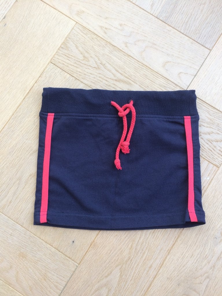 NIEUW donkerblauw rokje met roze accenten 104/110, Kinderen en Baby's, Kinderkleding | Maat 104, Ophalen of Verzenden, Nieuw, Meisje