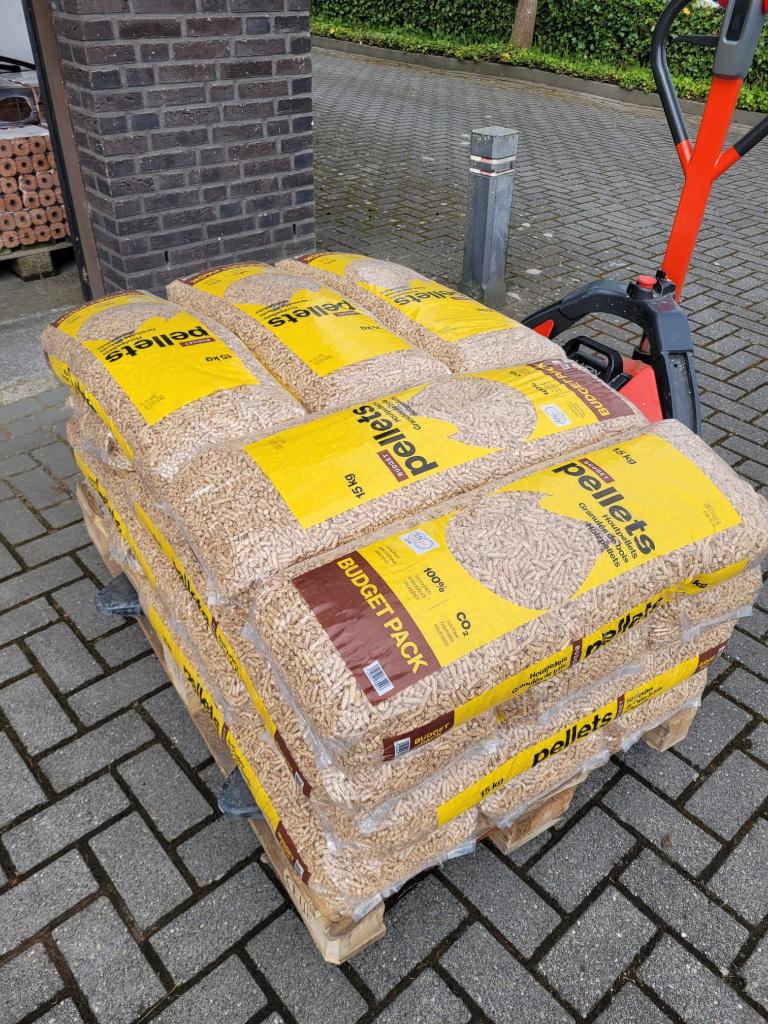 UITVERKOOP nog 3 pallets Budget pelletkorrels,100%Naaldhout, Ophalen of Verzenden, Nieuw, Hout, Pelletkachel