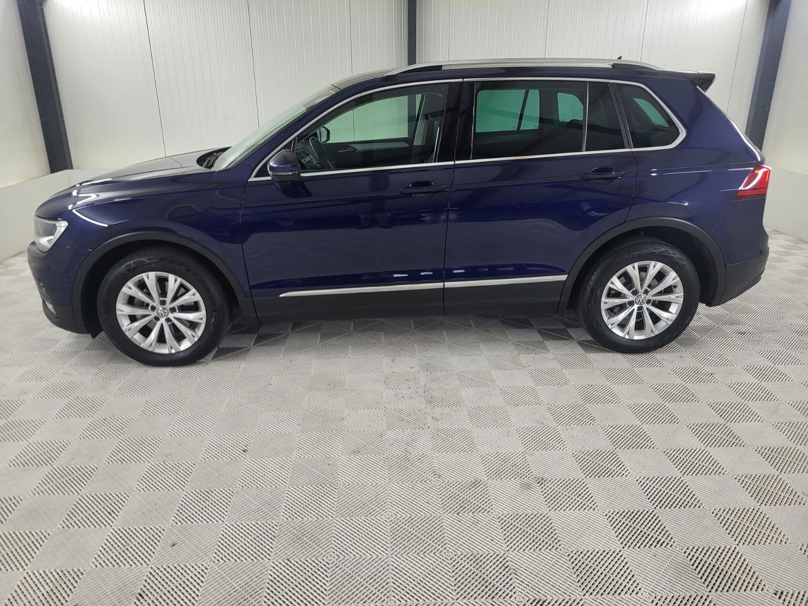 Volkswagen Tiguan 1.4 TSI ACT Comfortline Business, Trekhaak, Auto's, Dealer onderhouden, Stof, Euro 6, 4 cilinders