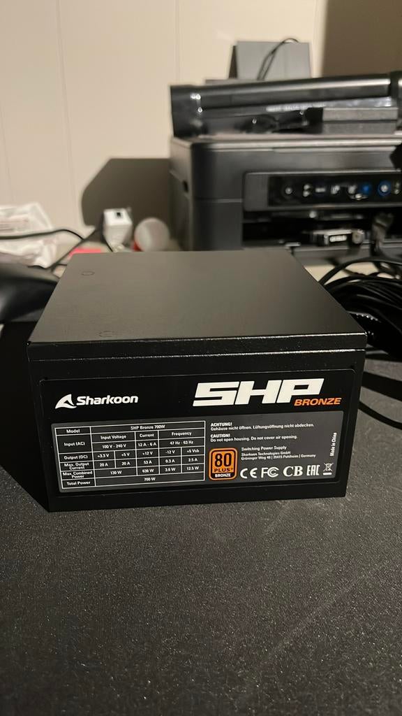 Sharkoon SHP Bronze 700W voeding, Ophalen of Verzenden, Zo goed als nieuw