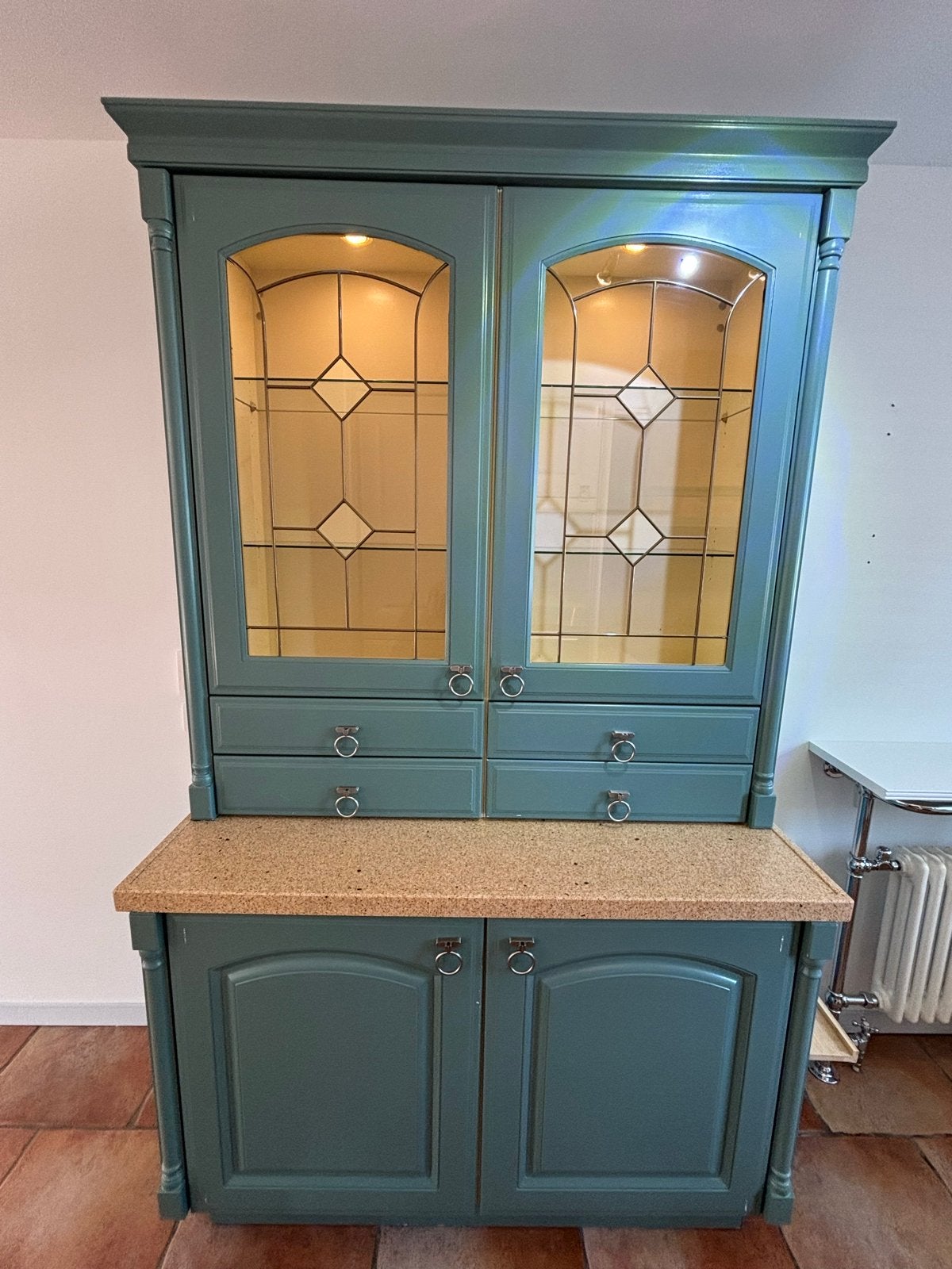 Prachtige vitrinekast met glas-in-lood, Ophalen, Gebruikt, 100 tot 150 cm, Met lade(s)