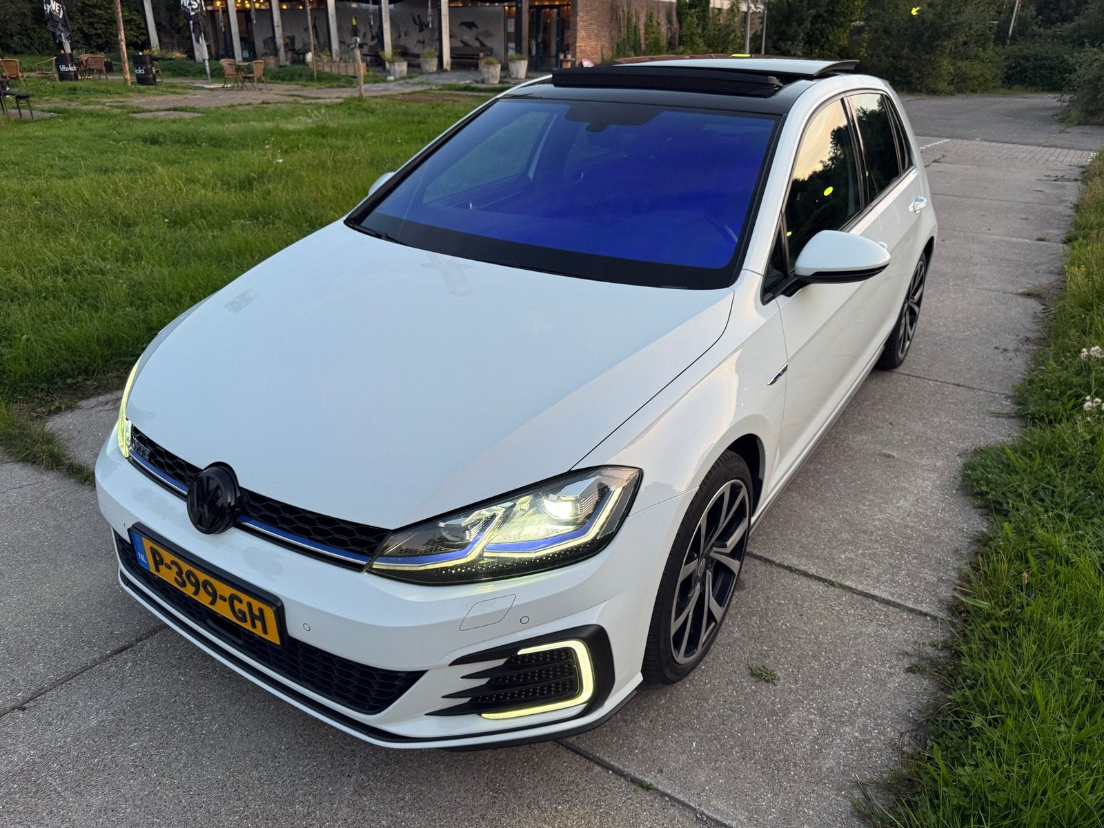 Volkswagen Golf 1.4 TSI Phev 204pk 6-DSG 5D 2017 Wit, Wit, Plug-in hybride, 1395 cc, 149 pk