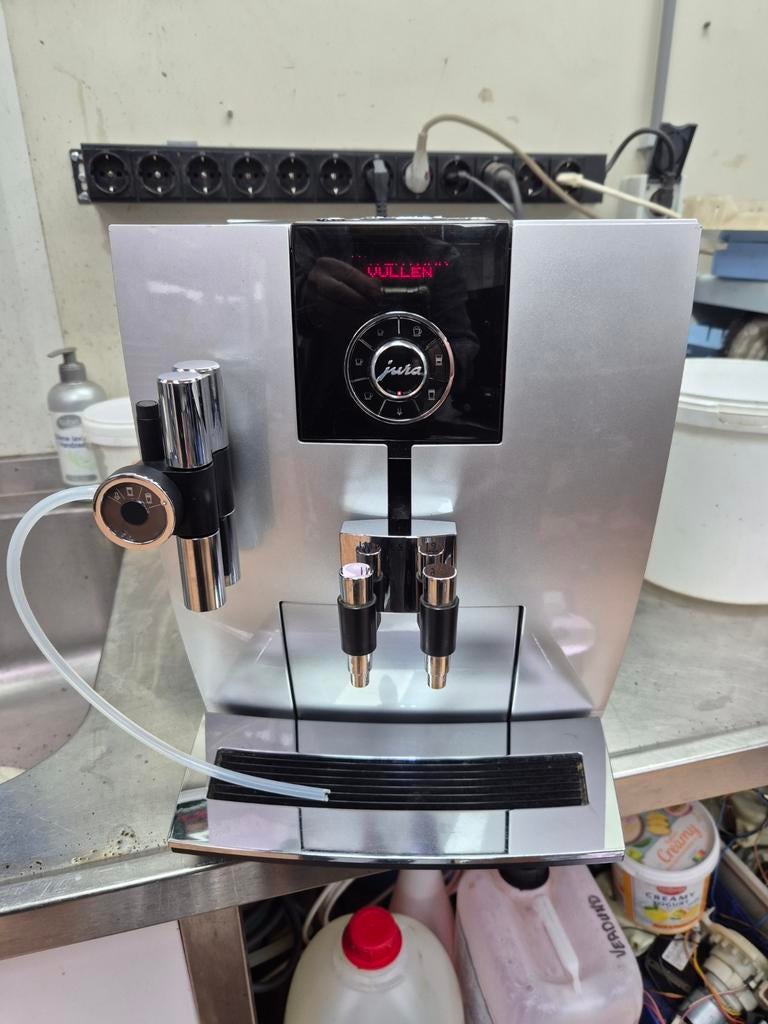 Jura J9  in goede conditie., Witgoed en Apparatuur, Koffiezetapparaten, 10 kopjes of meer, Ophalen of Verzenden, Koffiemachine