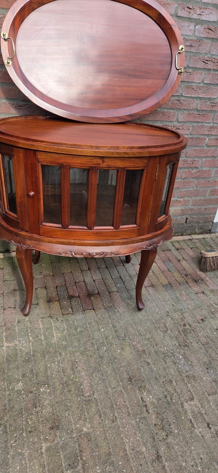 theetafel/drankenkastje met dienblad, Ophalen