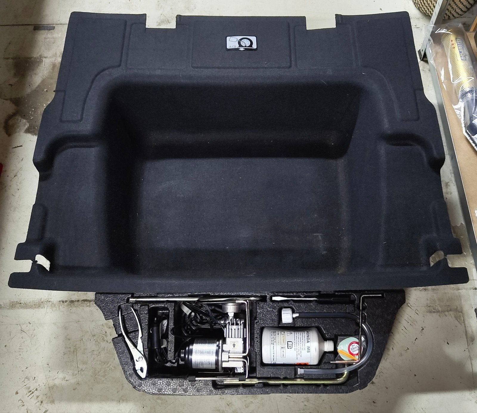 Honda Accord Tourer kofferbak kuip met banden reparatie set, Auto-onderdelen, Interieur en Bekleding, Ophalen of Verzenden, Gebruikt