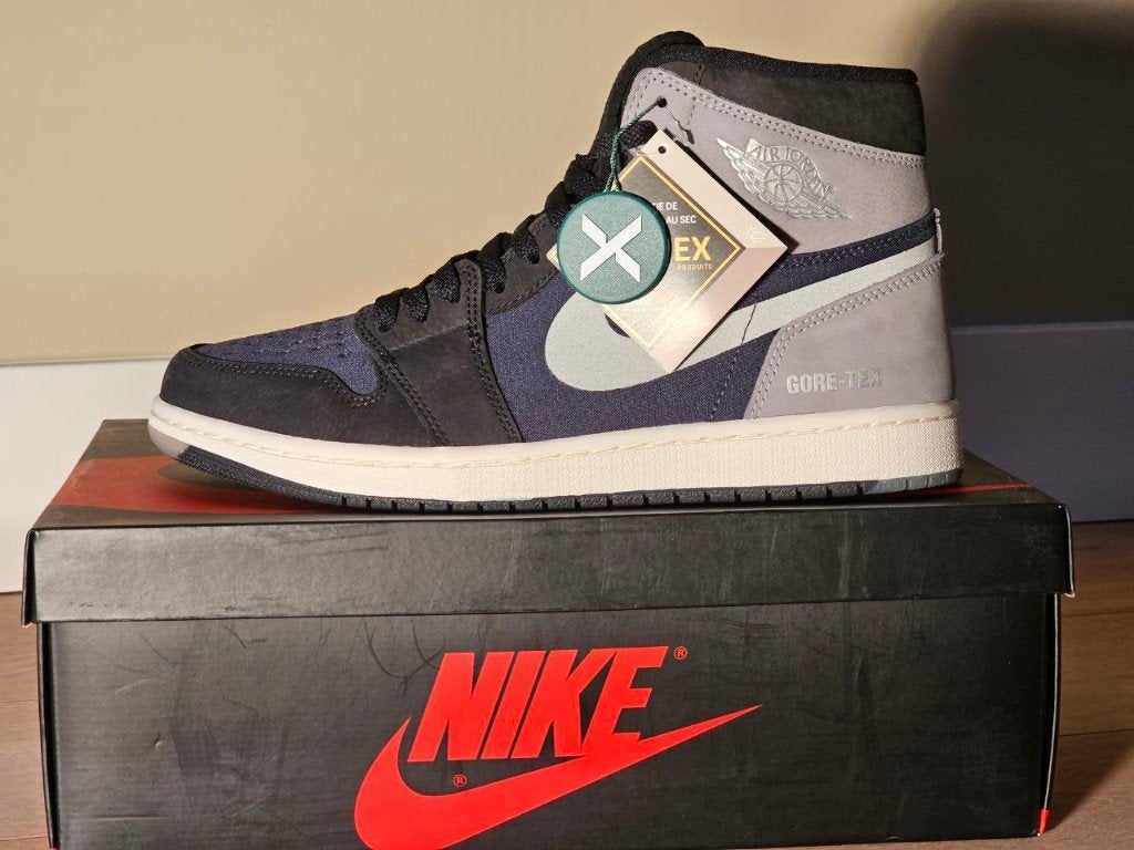 Jordan 1 Retro High Element Gore-Tex Black (US 10 - EU 44), Ophalen, Zwart, Nieuw, Sneakers of Gympen